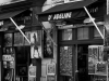 Paris Montmartre Streetlife und Architektur in schwarz-weiss