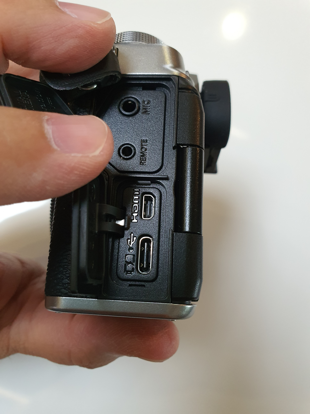 Fujifilm X-T4: Erster Eindruck und Unboxing
